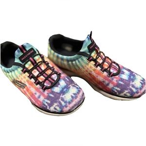 SKECHERS SUMMITS BUNGEE STEP IN TIE-DYE WOMEN'S ATHLETIC SHOE SIZE 8, EUC